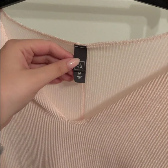 pink crop top - Picture 3 of 4